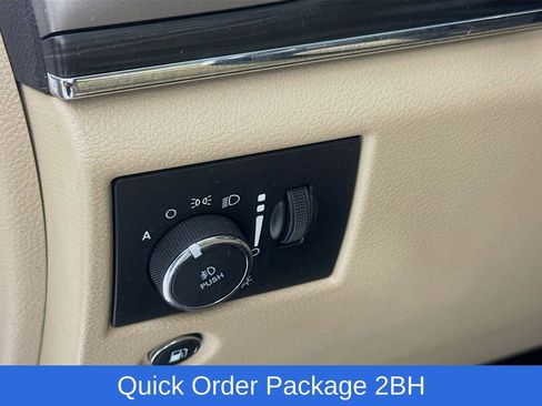 Used 2022 Jeep Grand Cherokee Limited image 12