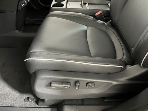 New 2026 Honda Odyssey Touring image 11