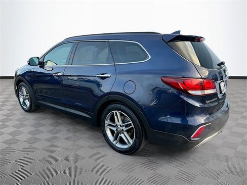Used 2018 Hyundai Santa Fe SE image 5