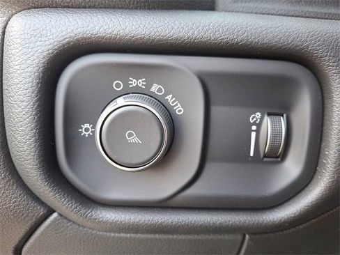 Used 2024 RAM 2500 Tradesman w/ Chrome Appearance Group image 24