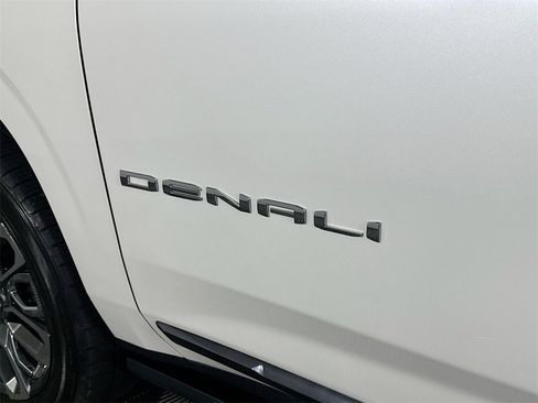 Used 2023 GMC Yukon Denali Ultimate image 37