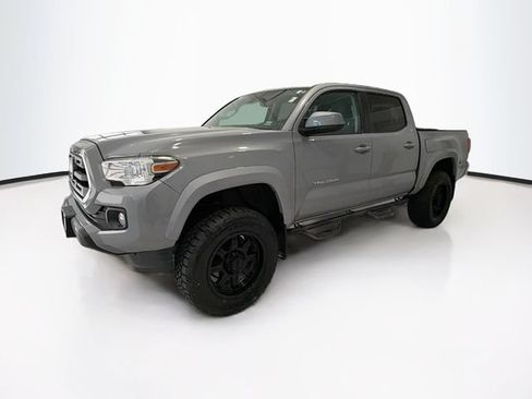 Certified 2019 Toyota Tacoma SR5 AWD/4WD image 3