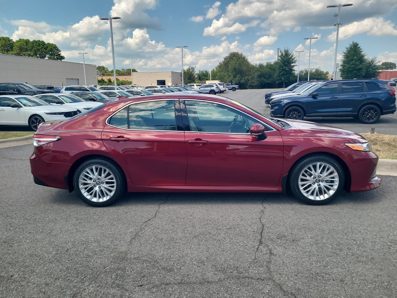 Used 2020 Toyota Camry XLE FWD image 2