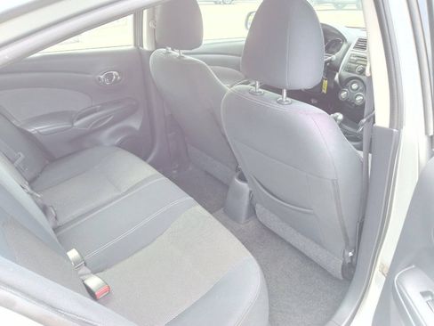 Used 2014 Nissan Versa SV FWD image 10