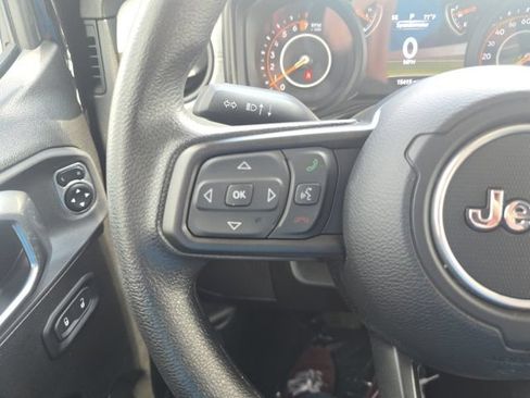 Used 2025 Jeep Gladiator Sport AWD/4WD image 15