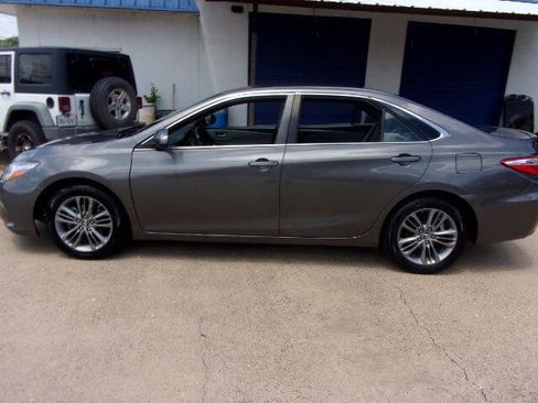 Used 2016 Toyota Camry SE FWD image 7