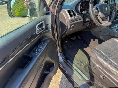 Used 2020 Jeep Grand Cherokee Limited w/ Luxury Group II RWD image 11