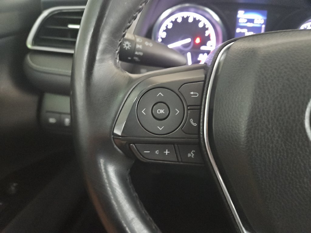 Used 2020 Toyota Camry SE FWD image 19