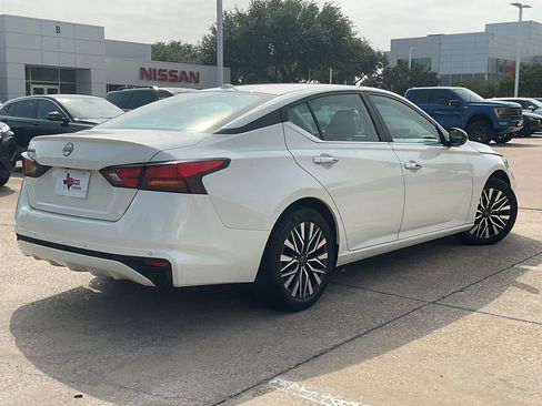 Used 2025 Nissan Altima 2.5 SV FWD image 5