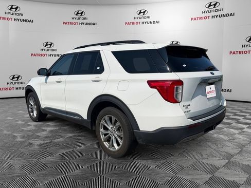 Used 2022 Ford Explorer XLT w/ Equipment Group 202A AWD/4WD image 5