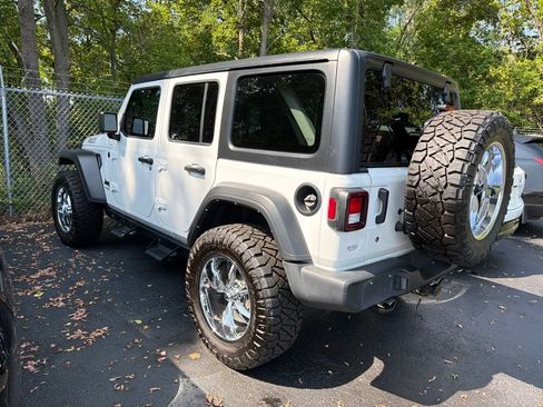 Used 2022 Jeep Wrangler Unlimited Sport AWD/4WD image 4