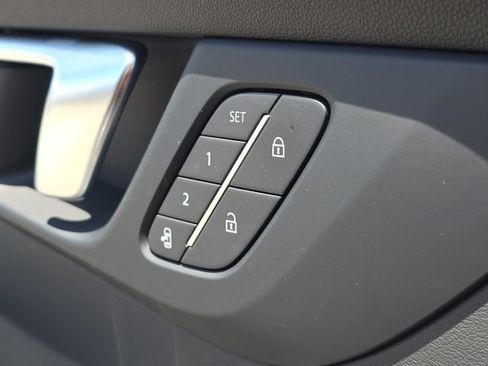 Used 2025 Buick Enclave Sport Touring w/ Power Package FWD image 27