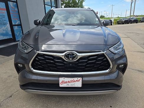 Used 2021 Toyota Highlander Platinum AWD/4WD image 17