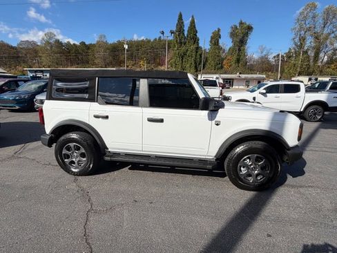 Used 2022 Ford Bronco Big Bend image 2