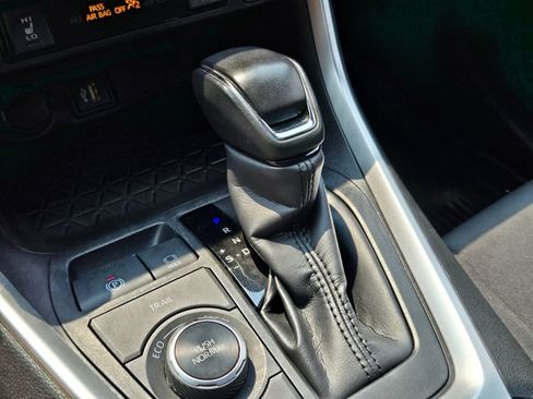 Used 2024 Toyota RAV4 SE w/ Convenience Package AWD/4WD image 34