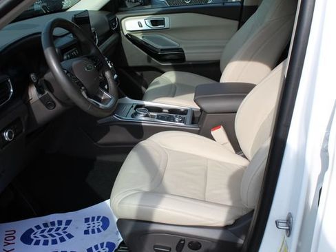 Used 2023 Ford Explorer Platinum w/ Technology Package AWD/4WD image 15