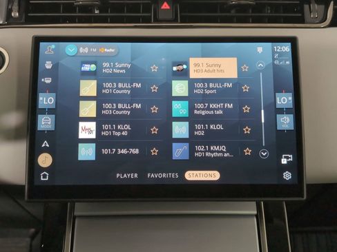 Used 2025 Land Rover Range Rover Evoque S image 23