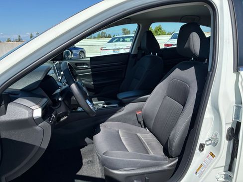 Used 2025 Nissan Altima 2.5 SV FWD image 27