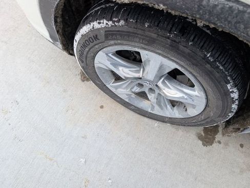 Used 2017 Toyota Highlander Limited Platinum image 9