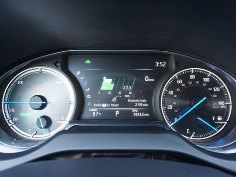 Used 2023 Toyota Venza XLE image 5