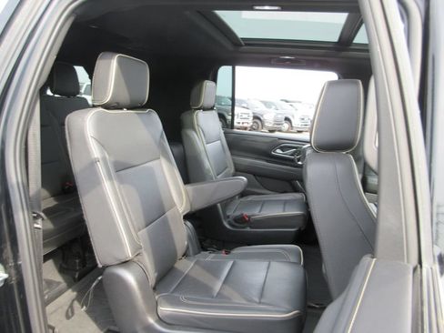 Used 2023 GMC Yukon XL SLT AWD/4WD image 26