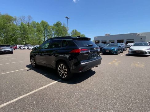 Used 2025 Toyota Corolla Cross XLE AWD/4WD image 8