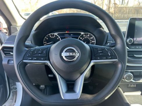 Used 2025 Nissan Altima 2.5 SV image 27