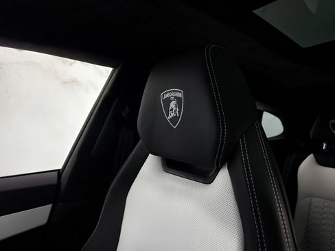 Used 2021 Lamborghini Urus image 37