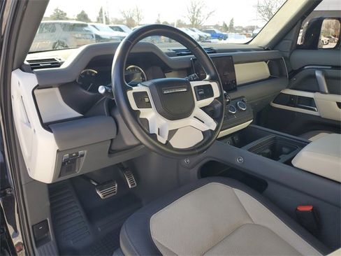 Used 2023 Land Rover Defender 90 X-Dynamic SE image 21