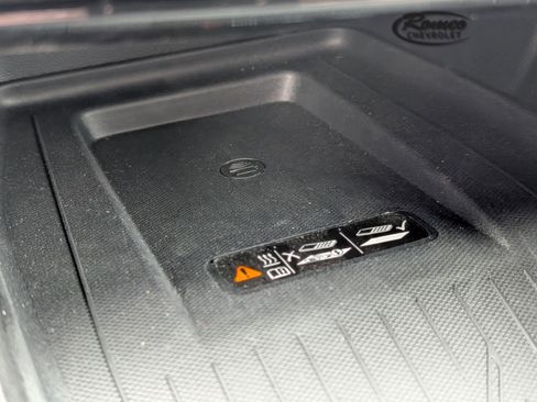 New 2025 Chevrolet Equinox EV RS image 18