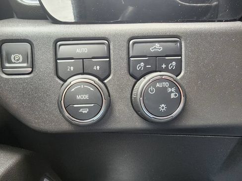 Used 2024 Chevrolet Silverado 1500 LT AWD/4WD image 18