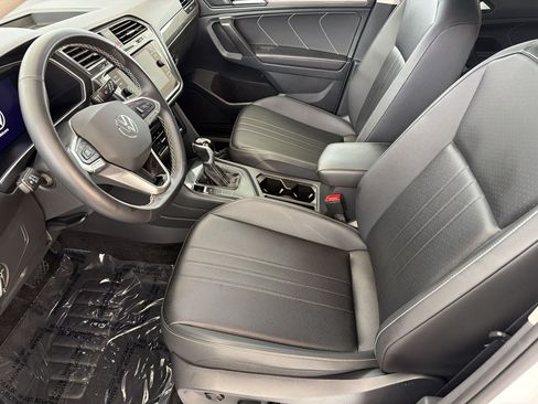Certified 2024 Volkswagen Tiguan SE FWD image 5