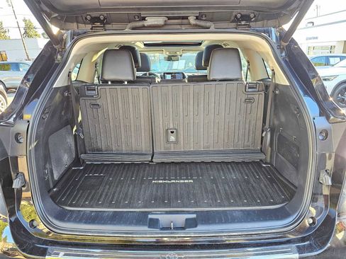 Used 2021 Toyota Highlander Platinum image 17