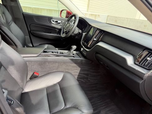 Used 2018 Volvo XC60 T5 Momentum w/ Convenience Package AWD/4WD image 28