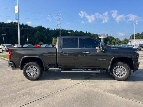 Used 2022 Chevrolet Silverado 2500 High Country w/ Safety Package II AWD/4WD image 10