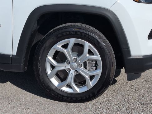 Certified 2024 Jeep Compass Latitude image 10