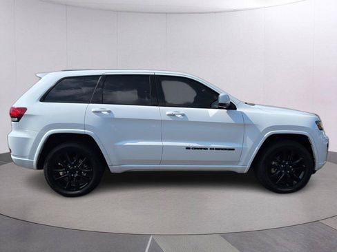 Used 2022 Jeep Grand Cherokee Laredo X RWD image 8