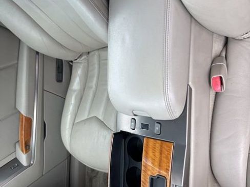 Used 2004 Cadillac XLR Base image 17