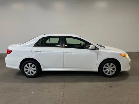 Used 2011 Toyota Corolla LE FWD image 2