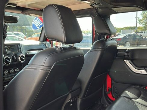 Used 2016 Jeep Wrangler Unlimited Sahara w/ Dual Top Group image 29