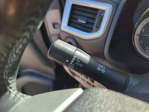 Used 2016 Nissan Titan SL image 19