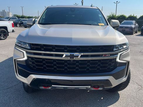 Used 2022 Chevrolet Tahoe Z71 w/ Luxury Package AWD/4WD image 2