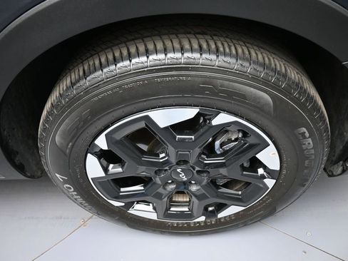Used 2025 Kia Sorento S FWD image 13