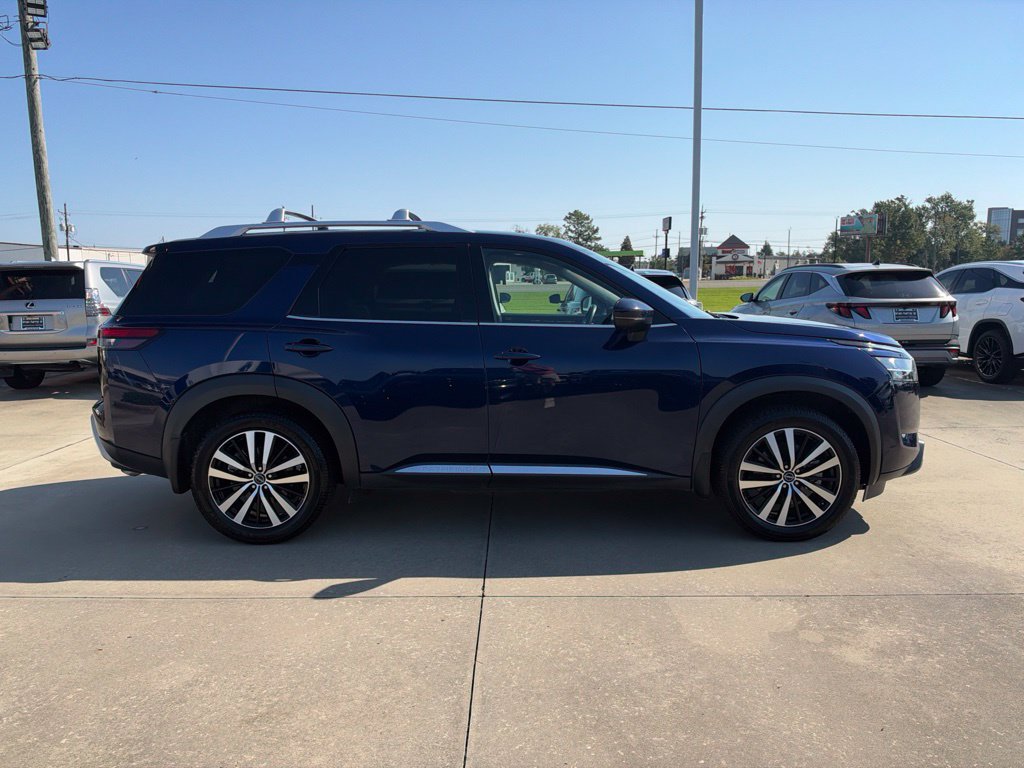Used 2024 Nissan Pathfinder Platinum w/ Cargo Package FWD image 6
