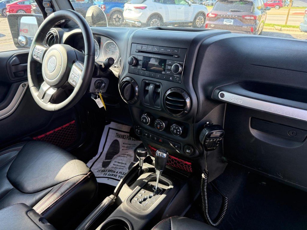 Used 2017 Jeep Wrangler Rubicon AWD/4WD image 8