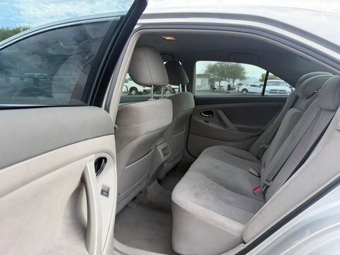 Used 2011 Toyota Camry LE FWD image 21