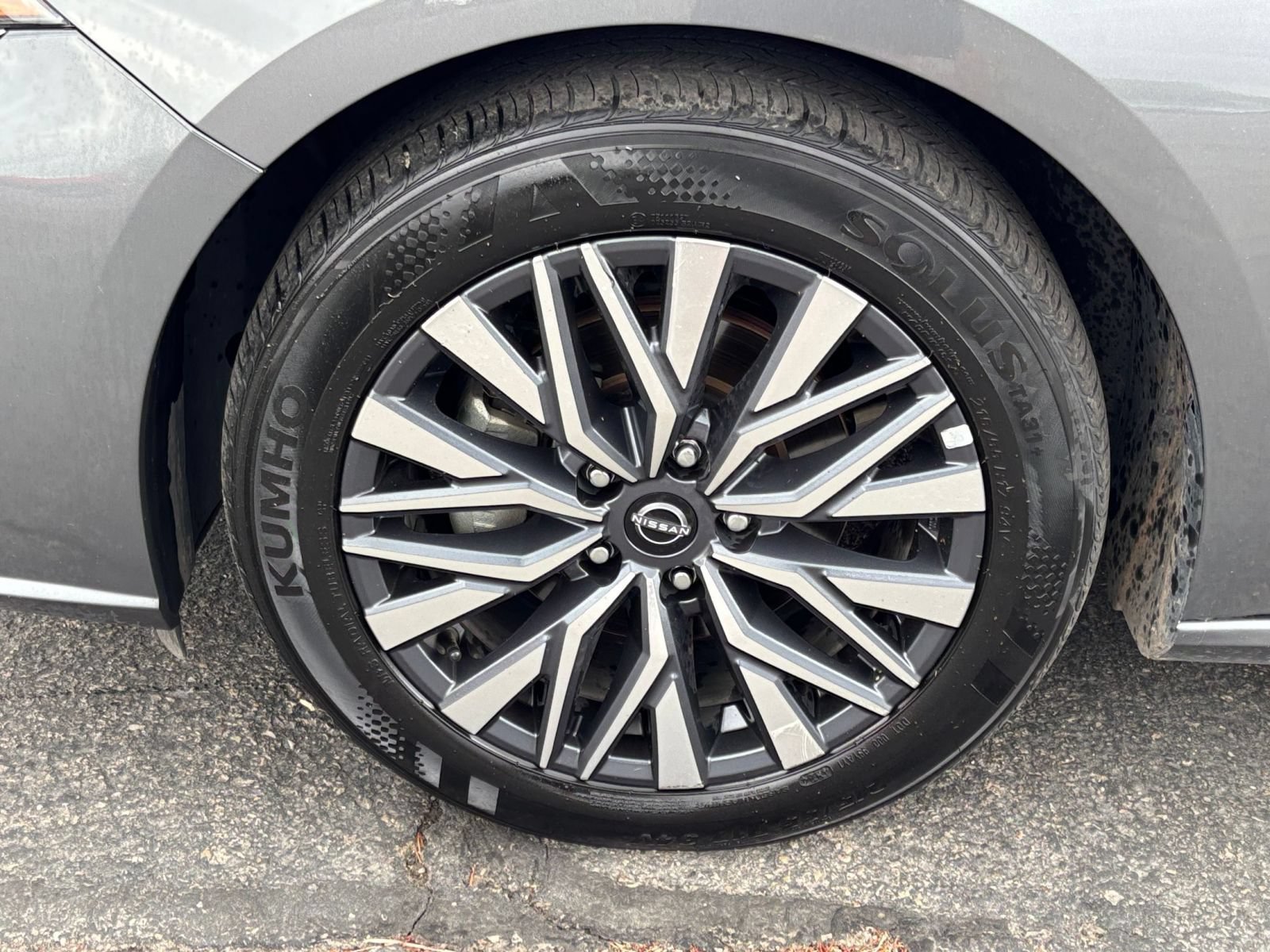 Used 2025 Nissan Altima 2.5 SV FWD image 30