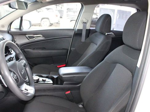 Used 2023 Kia Sportage LX image 7