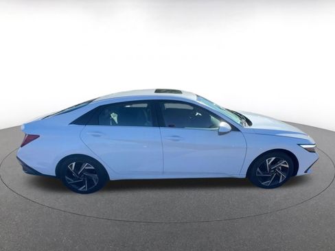 Used 2025 Hyundai Elantra Limited image 16