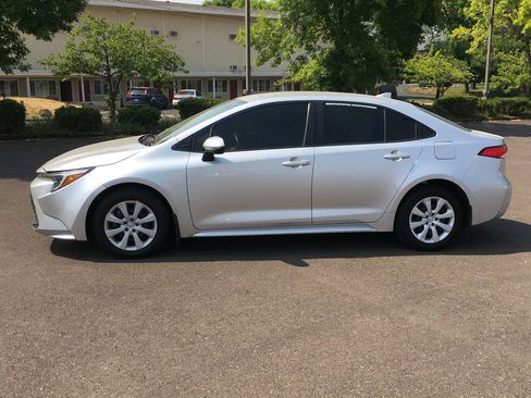 Used 2023 Toyota Corolla LE FWD image 3